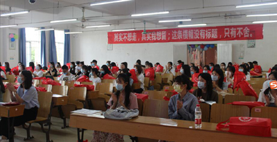 现场氛围温馨祥和