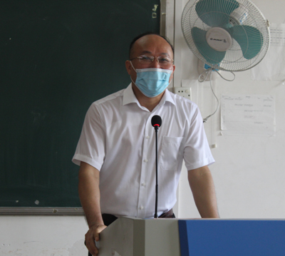 黄圣诚书记为毕业生送祝福